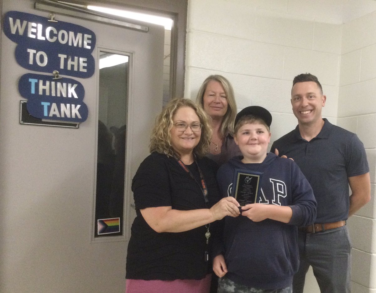 waltonsclass's tweet photo. The 2022 Grade 6, #ETFO #Perseverance award was given to a well deserved student in the Think Tank @WestwoodUGDSB @ugdsb. We are so proud of you. You will move mountains! You can achieve anything you put your mind too!!! Thanks for all you gave to all the students in class! https://t.co/l6wD0rWjTZ