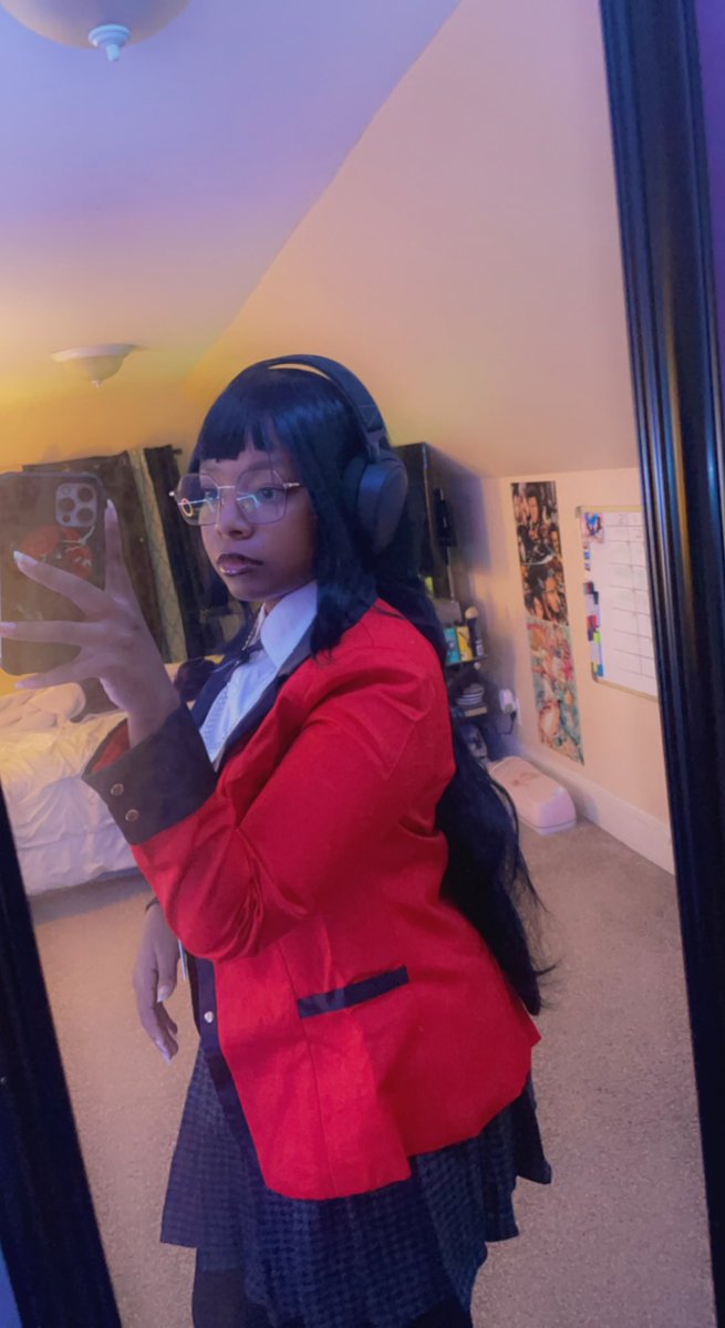 HiddenKyoshi's tweet photo. Runa &amp; Yumeko cosplays 🤭🖤 #kakegurui #yumekojabami #blackcosplayer https://t.co/Gxyz2z6LHg