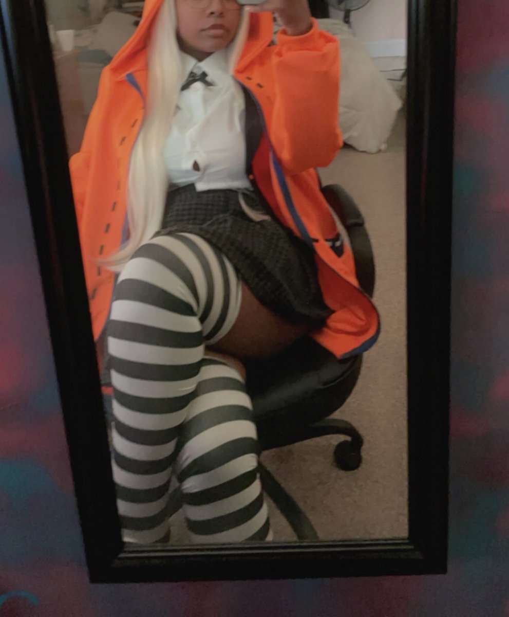 HiddenKyoshi's tweet photo. Runa &amp; Yumeko cosplays 🤭🖤 #kakegurui #yumekojabami #blackcosplayer https://t.co/Gxyz2z6LHg