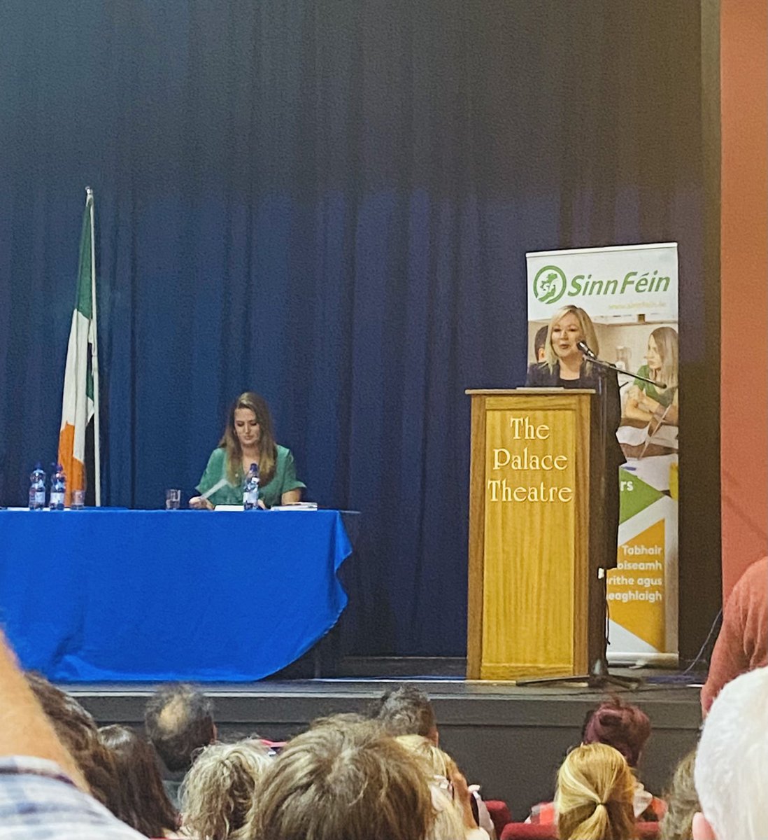 OgraChorcai's tweet photo. “It’s great to be home” - Leasuachtarán SF ⁦@moneillsf⁩ addresses party activists in Contae Chorcaí 🔴⚪️🇮🇪 https://t.co/wirxXN50bV