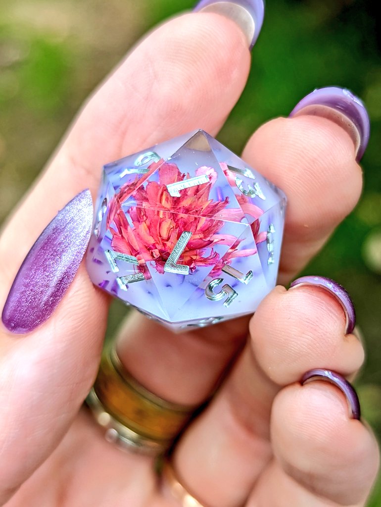 fennekandfinch's tweet image. ✨✨Giveaway✨✨

As a thank you to everyone for all the support and follows, I want to giveaway a beautiful set of sharp edge floral dice. 

To enter:

🐥 Retweet
💖 Be following @cozygamershop 

Open 🌍🌎🌏 wide

Winner gets to choose which set🪷 #giveaway #dnd #dice