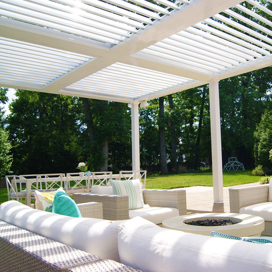 EquinoxRoof's tweet photo. It’s hot out there! Keep your cool in the shade with a louvered roof you can open or close whenever you wish. #EquinoxLouveredRoof https://t.co/pdWwttC690
