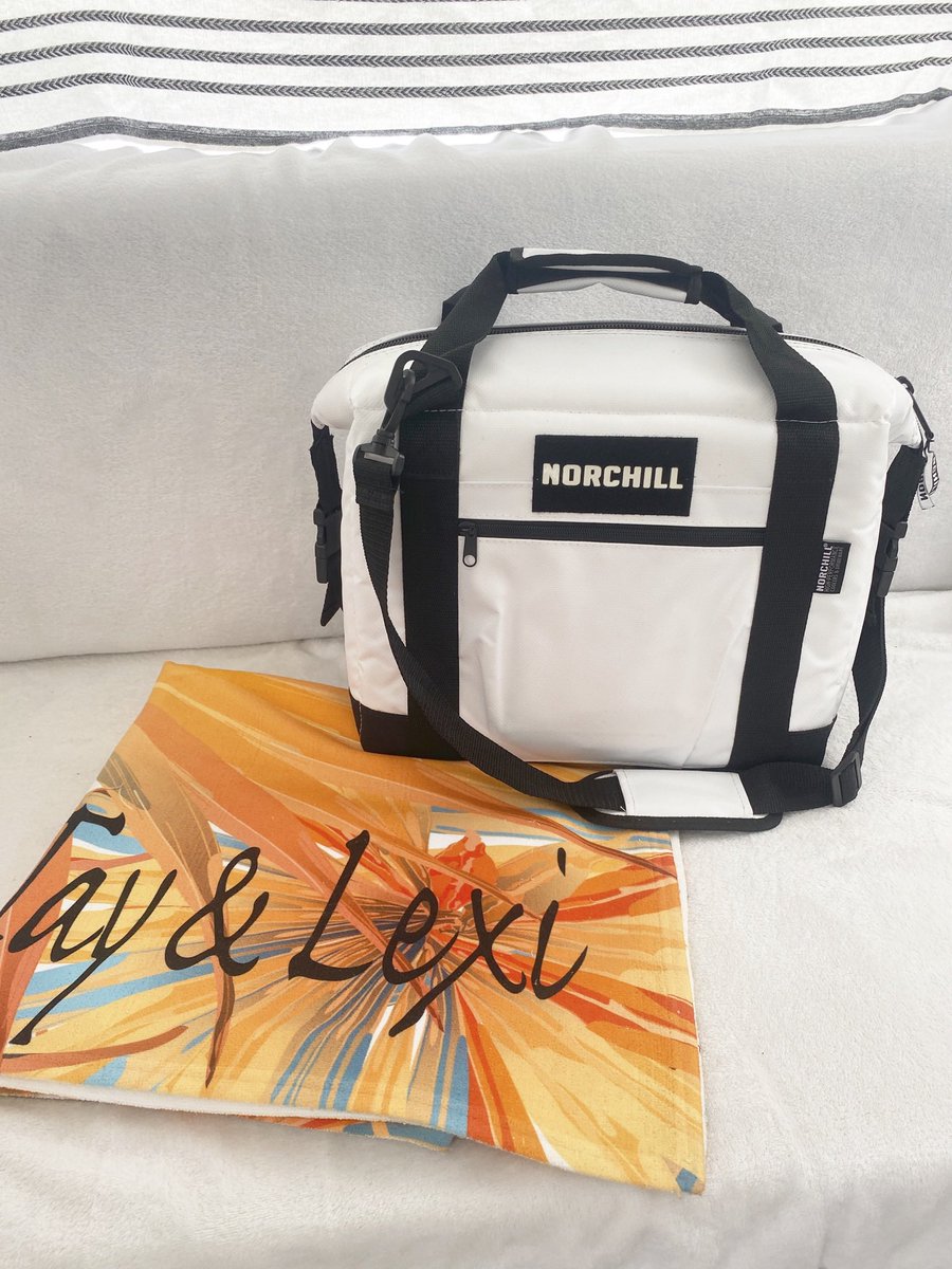 taynlexi's tweet photo. Summer GIVEAWAY ☀️ 
To Enter:
1. Follow us on Twitter
2. Enter your email at https://t.co/iOSa7fSFFK
3. Tag a friend 
4. Have a GREAT Summer 😎 
Winner will receive a norchill cooler, Sunnylife floaty, and a $50 gift card to Tay &amp; Lexi Clothing.  We will announce the winner 7/4 https://t.co/gAPYexKbHg