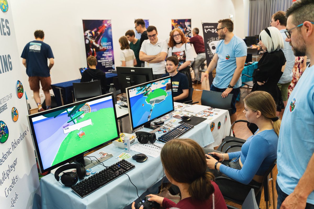 I found some additional photos from the <a href="/button_Festival/">button project</a> taken by a professional 📸
The first photo is my absolute favorite because at some point I had 7 people listening super carefully what I said. It was amazing 🤩🤩
#gamedev #indiedev #indiegame #indiegamedev #event #austria