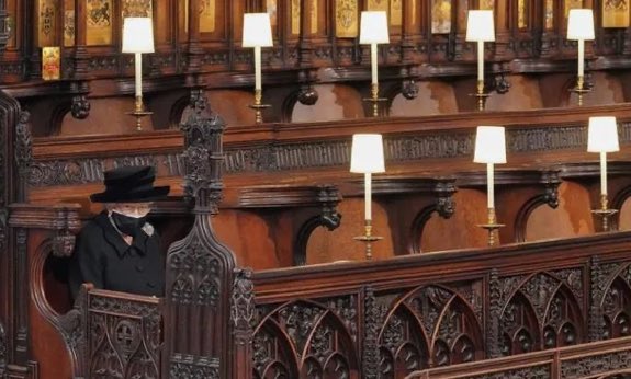 DearOhDear2's tweet image. Never forget what he has done, partied whilst others died and tried to get his bit on the side a £100k job amongst other things #JohnsonTheCorruptPM #JohnsonOut154 #CarrieAntoinette