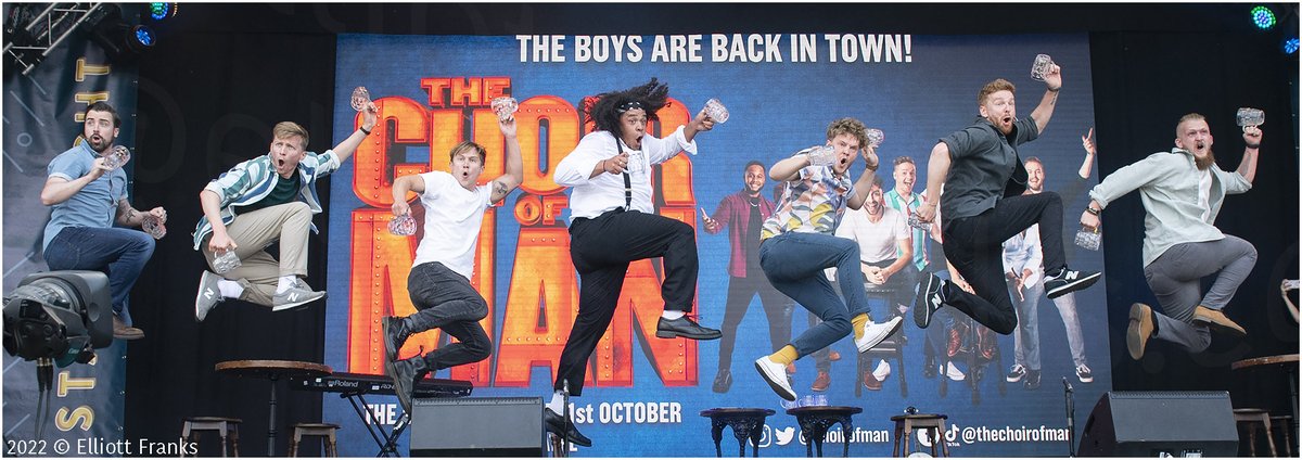 Incredible energy from <a href="/choirofman/">The Choir Of Man</a> performing <a href="/WestEndLIVE/">West End LIVE</a> in Traf Sq yesterday. Aled Pennock @aledbpennock Ali Higgins @_alihiggins_ @danielharnett4 Daniel Harnett @jord_oliver Jord Oliver Lemuel Knights Mark Irwin Matthew Beveridge Oliver Kaiper-Leach Robert Godfrey Sean Keany
