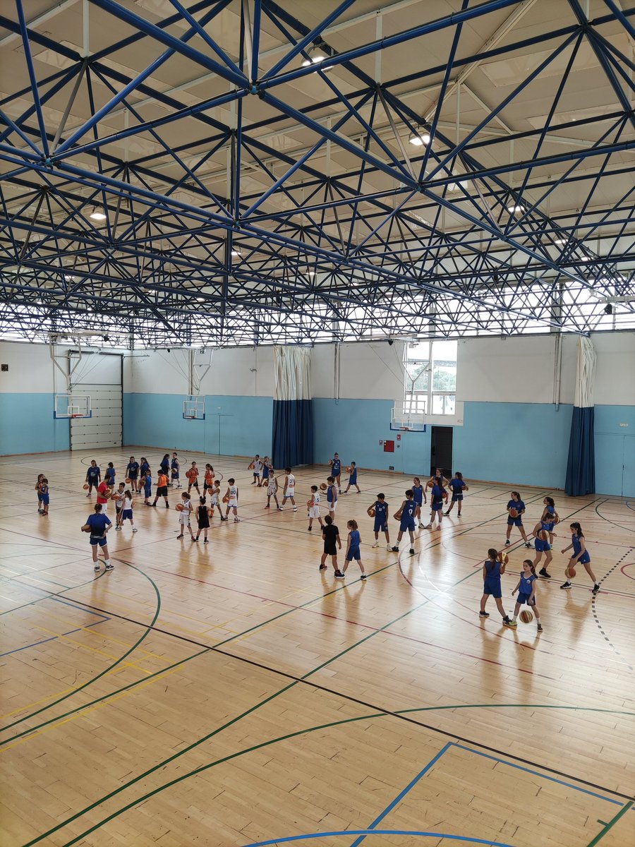 joanmescala's tweet photo. La Màgia del Bàsquet 
Sessió tècnica a Sant Lluis (Menorca)
@Dario_Coach9  #DARIOCOACH 

@CCESANTLLUIS @FBIBasquet @cbjovent @CBPonent @CbCastell #illesdebasquet #elbasquetmola #DaleFLOW #MoltesGracies 🏀🏀🏀 https://t.co/nMrAtcTNWH