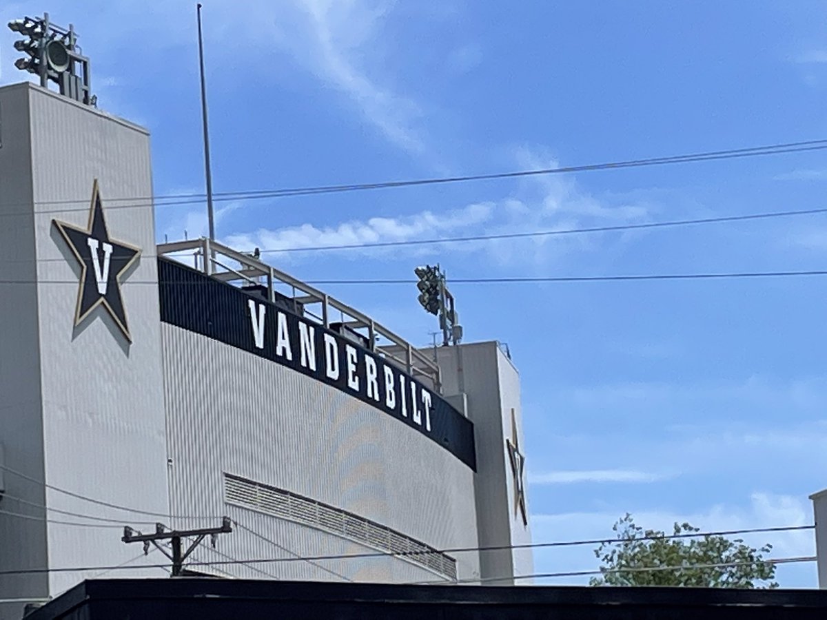 nurse_dawg's tweet photo. Live look at Kirby Smart field. #fuckvandy #GoDawgs https://t.co/vlJXQmj7qF