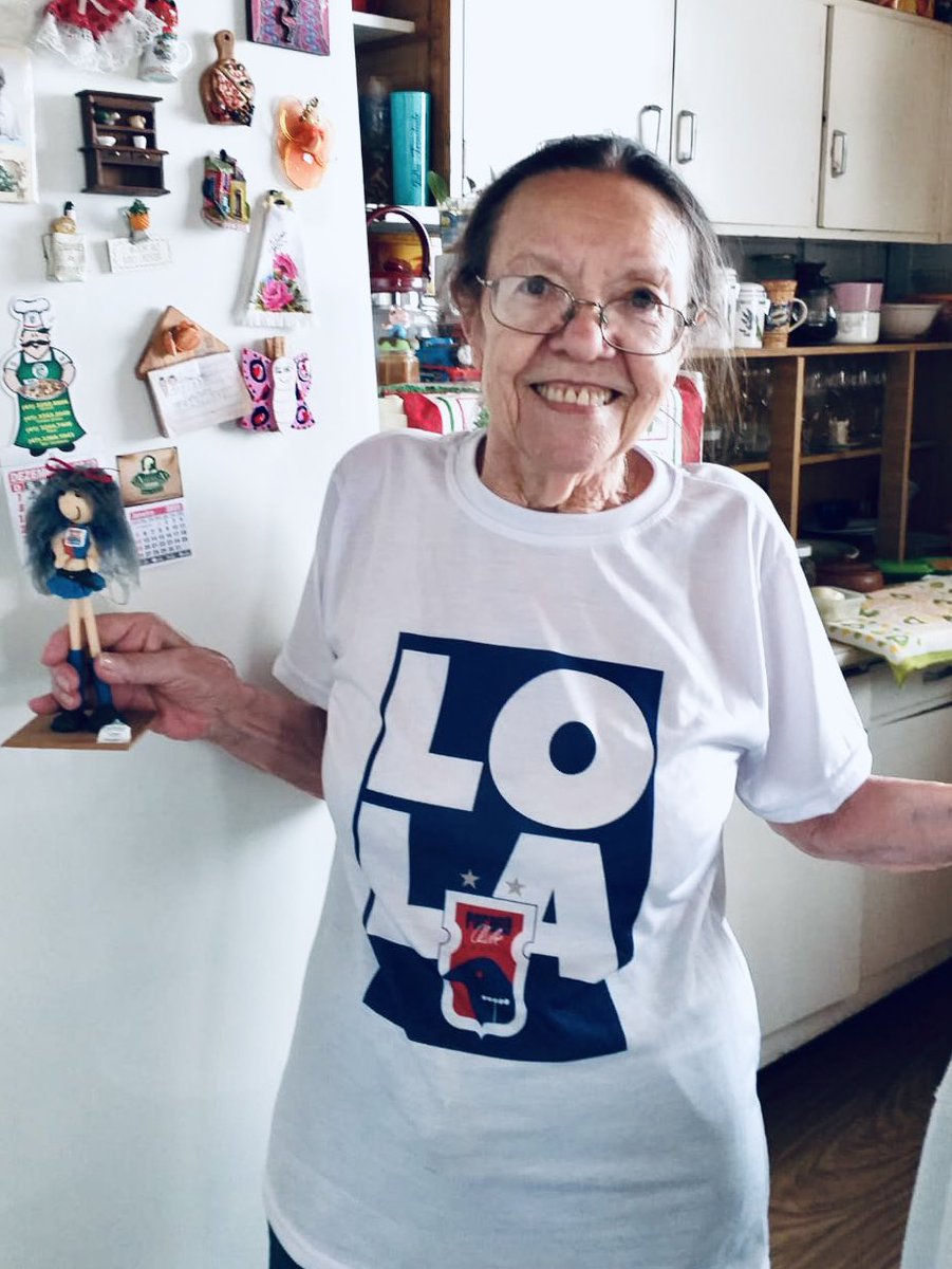 lipetwit's tweet image. Alô @ParanaClube hoje nos deixou uma torcedora especial. Minha Vó, Dona Lola Faria, era uma fiel e apaixonada paranista. E, apesar de Athleticano, foi com ela que aprendi o amor ao futebol. Vai deixar saudades. 💙❤️🤍
