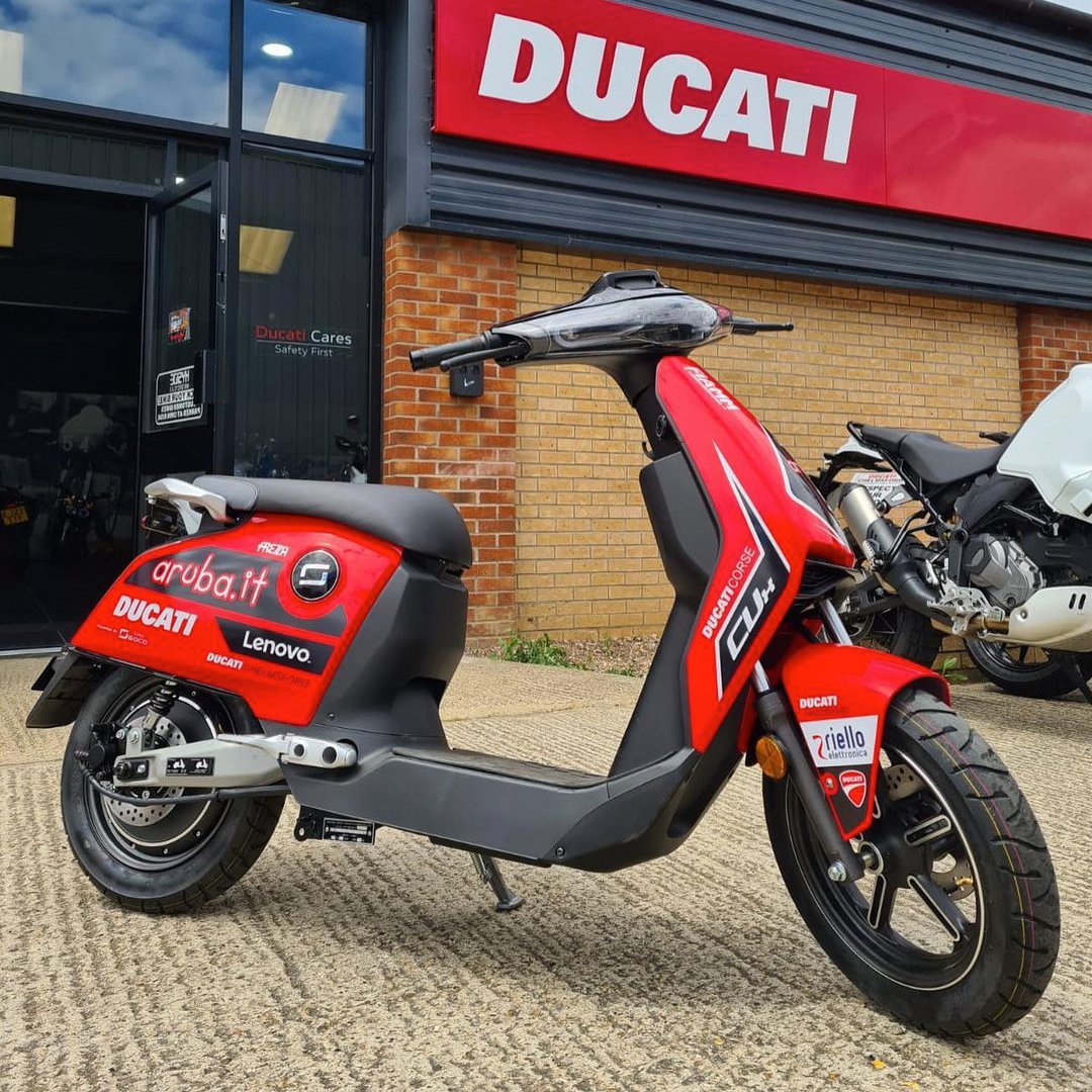 vmotosocouk's tweet photo. Checkout this special @ArubaRacing replica Super Soco CUx electric scooter! 

1 of 2, both currently available via @HysideMC

#SupeSocoAround #SuperSocoCUx #ArubaRacing https://t.co/LI45DeCbp4