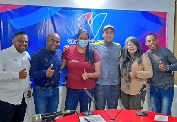 JoelGPsuv's tweet photo. #27DeJun ¡ BRIGADA 256 ACTIVADA ! Hoy En tu espacio Radial #TribunaParlamentaria por @vencedora97.7fm en un Programa Especial conjuntamente #OrdenDelDia con el Dip. @asamblea_ven @JG_COLMENARES Estuvimos Conversando e informando el trabajo (Ver+)
https://t.co/LbREMWeh7U https://t.co/H0NkqeaU7L