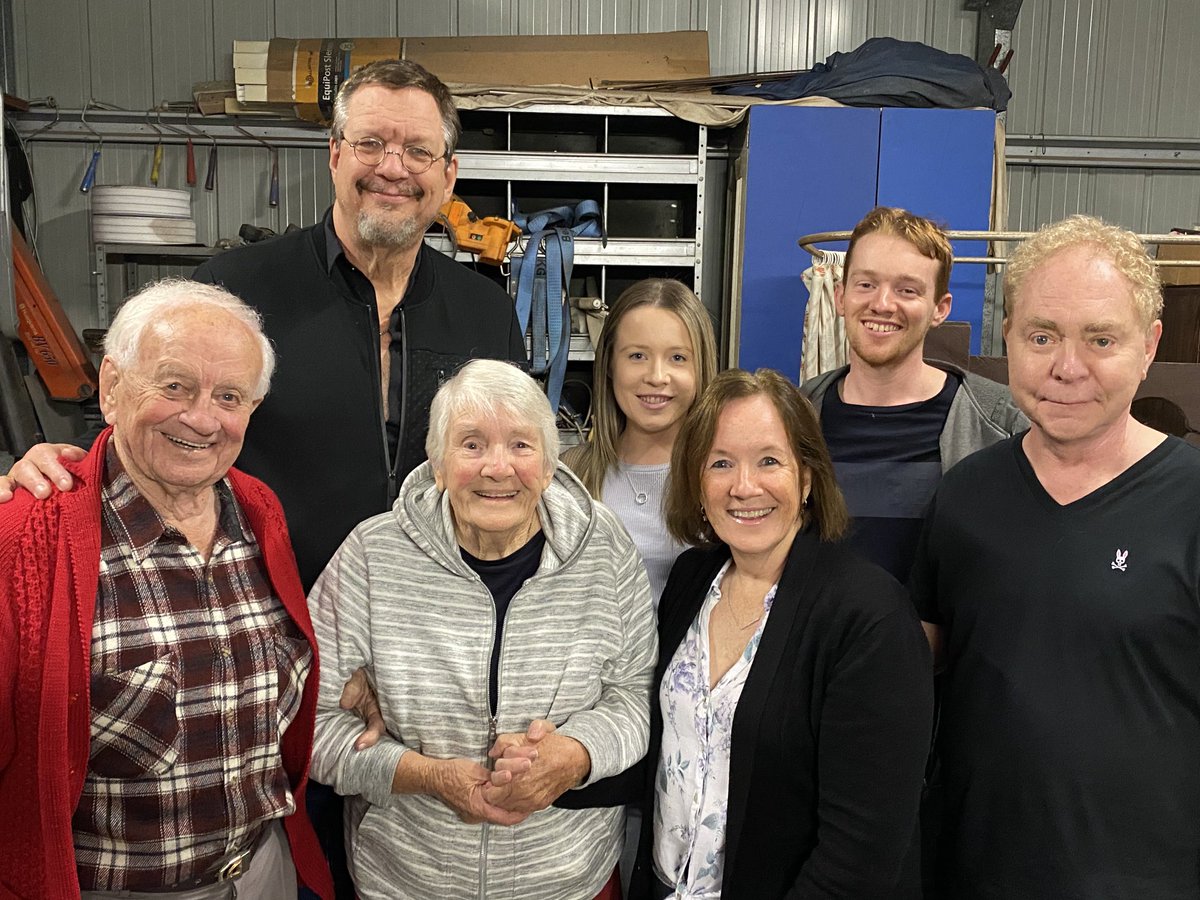 My idea of a perfect afternoon: @helencoghlan and her amazing family in Arthur’s actual workshop.  They finally explained the milk glass trick to ⁦<a href="/pennjillette/">Penn Jillette</a>⁩ &amp; me and I am not ashamed to have been fooled by it.  Arthur’s inventions are staggeringly devious.