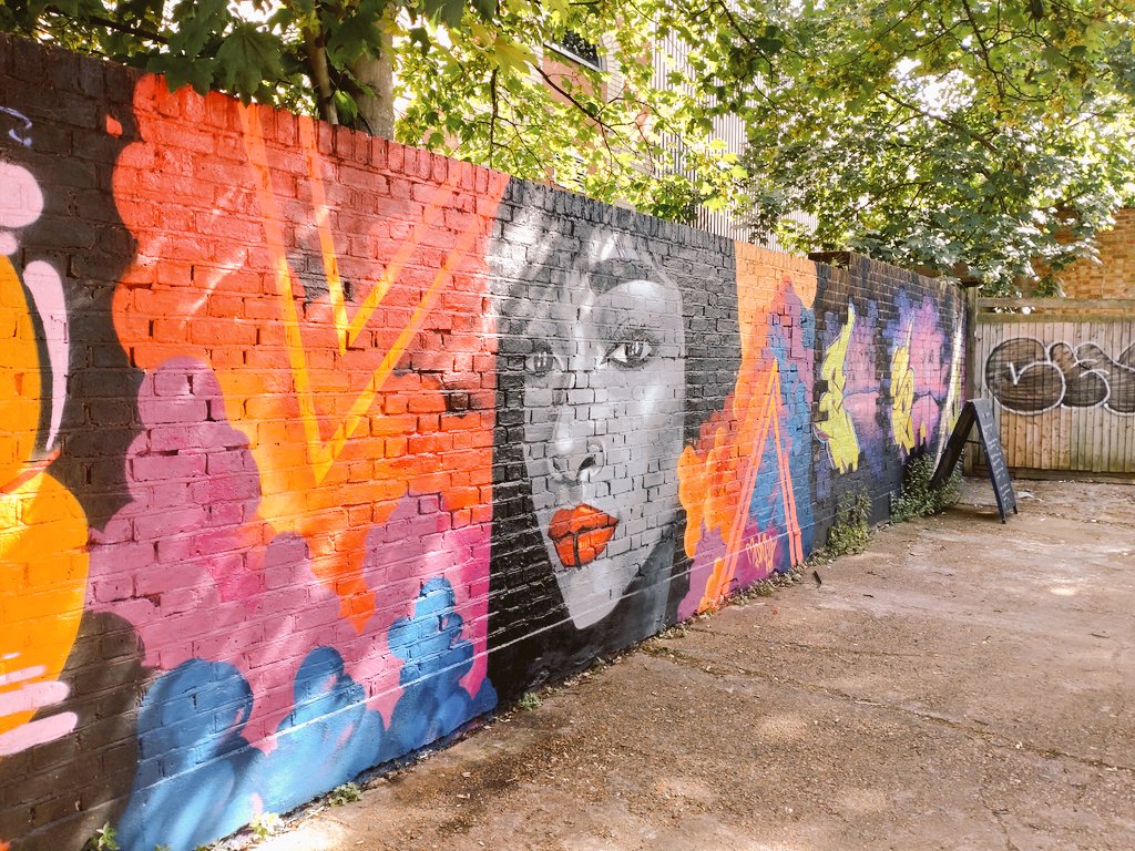 yvonnebr3's tweet photo. New Street art alongside #revolutionrecords #penge ,#SE20 https://t.co/gM2jh68WBu