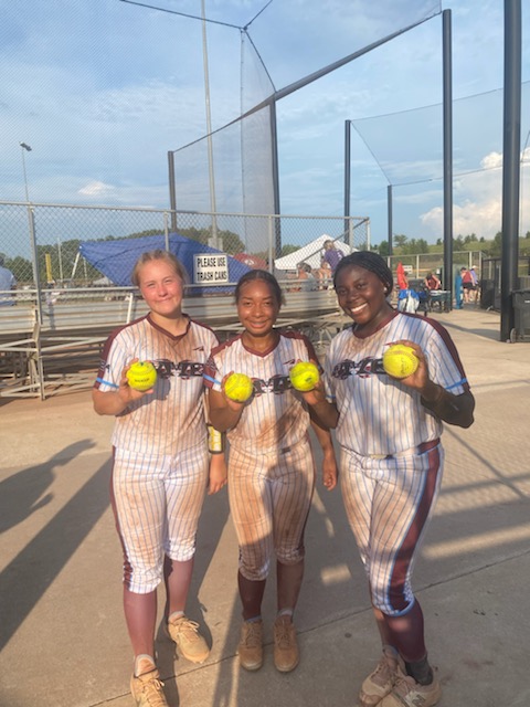 V_Merrill08's tweet photo. Congratulations to @vic_moten07 @BPhillips2424 and jaciee for the bombs y'all hit this weekend 3rd is not too bad hopefully we make 1st in Brandon!💪🏻🥎 https://t.co/IBpeNi2AtM