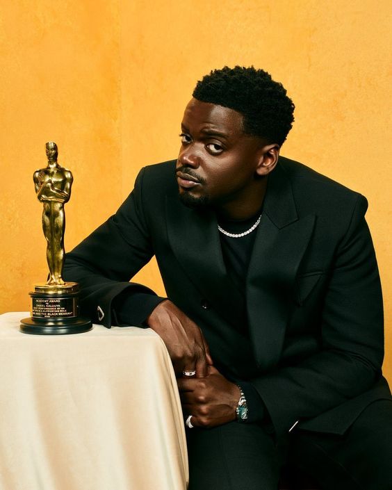 StudioParra's tweet photo. 'Black Panther' and 'Get Out' star Daniel Kaluuya poses for a shot with his Academy Award. 

#Studioparra #fashion #africa #photostudio #Lagosphoto #photography #moodboard #parramoodboard #suit #studio #academyaward #film #movies #actor #lookbook https://t.co/m7LDPqoSqz