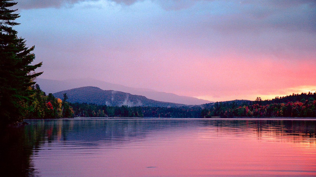 nev_in_color's tweet photo. sunsets on film 🎞 https://t.co/yfn5IeHafo