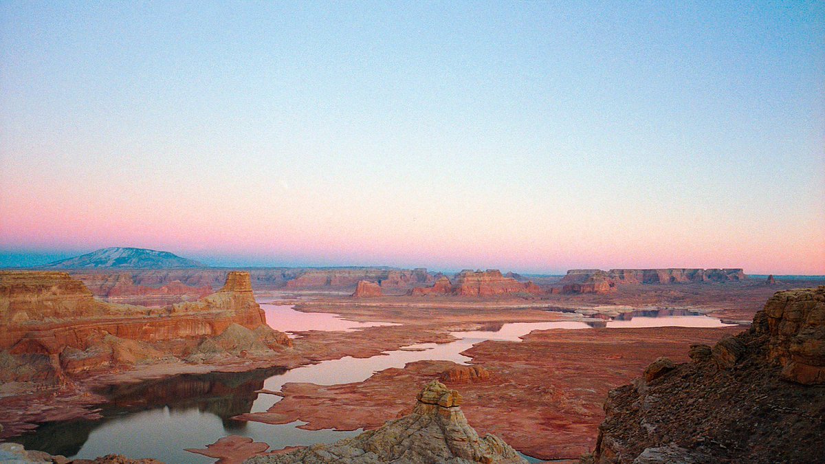 nev_in_color's tweet photo. sunsets on film 🎞 https://t.co/yfn5IeHafo