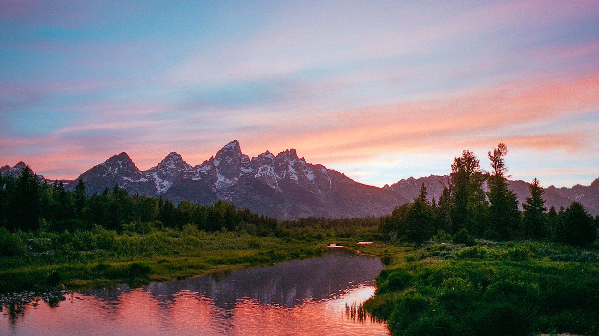 nev_in_color's tweet photo. sunsets on film 🎞 https://t.co/yfn5IeHafo