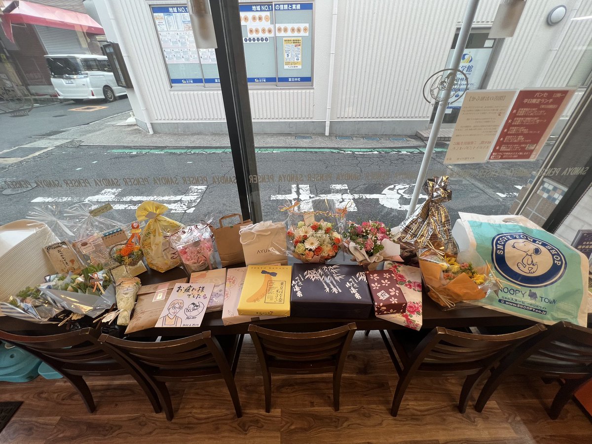 penser_if's tweet photo. 【お知らせ】

　　6/25日閉店

たくさんのお客様のご来店誠にありがとうございました❣️

労いのお言葉、お花、品物たくさん頂きました、
感謝です。
大人気の揚げサラダ
最終日100個の予定が予想以上の人気で180個完売‼️まだ足りません

　　　45年間
ありがとうございました！ https://t.co/0ICn7rUBXS
