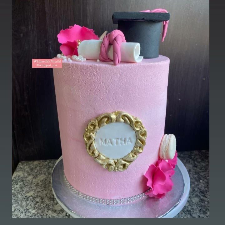 WhippedByNingi's tweet photo. 2022 Graduation Season Highlights. 🎓✨
Swipe left >>>
.
.
#whippedbyningim #freshflowerscake #graduation2022 #durbanbaker #buttercreamcake #blackownedbusiness #womanownedbusiness #sachefs https://t.co/tF3sSPJxpi