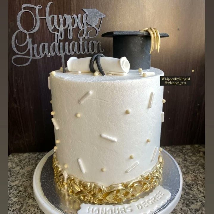 WhippedByNingi's tweet photo. 2022 Graduation Season Highlights. 🎓✨
Swipe left >>>
.
.
#whippedbyningim #freshflowerscake #graduation2022 #durbanbaker #buttercreamcake #blackownedbusiness #womanownedbusiness #sachefs https://t.co/tF3sSPJxpi