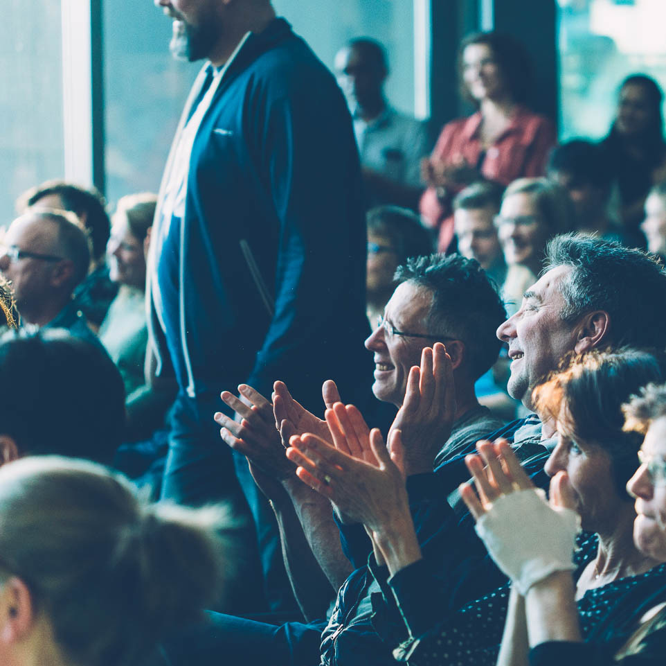 Vakantie? Nog niet! Vrijdag én zaterdag doet het Comedyhuis nog twee shows. De cursisten die bij ons comedycursus voor gevorderden hebben gevolgd gaan dan optreden. Angstzweet en topcomedy! Tot dan!

Vrijdag 1 juli
bit.ly/GEVORDERDEN1JU…

Zaterdag 2 juli
bit.ly/GEVORDERDEN2JU…