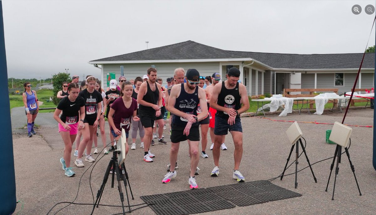 ShantelleMarieF's tweet photo. Can you spot ME The First Time Racer ? The girl in the Back looking a little Lost? @GarminFitness  Please Help me look less lost on #RACEDAY hook a newbie runner up with a discount or something. Seriously my next race is in 7weeks I need your help. #running https://t.co/DncLFAV3Ah