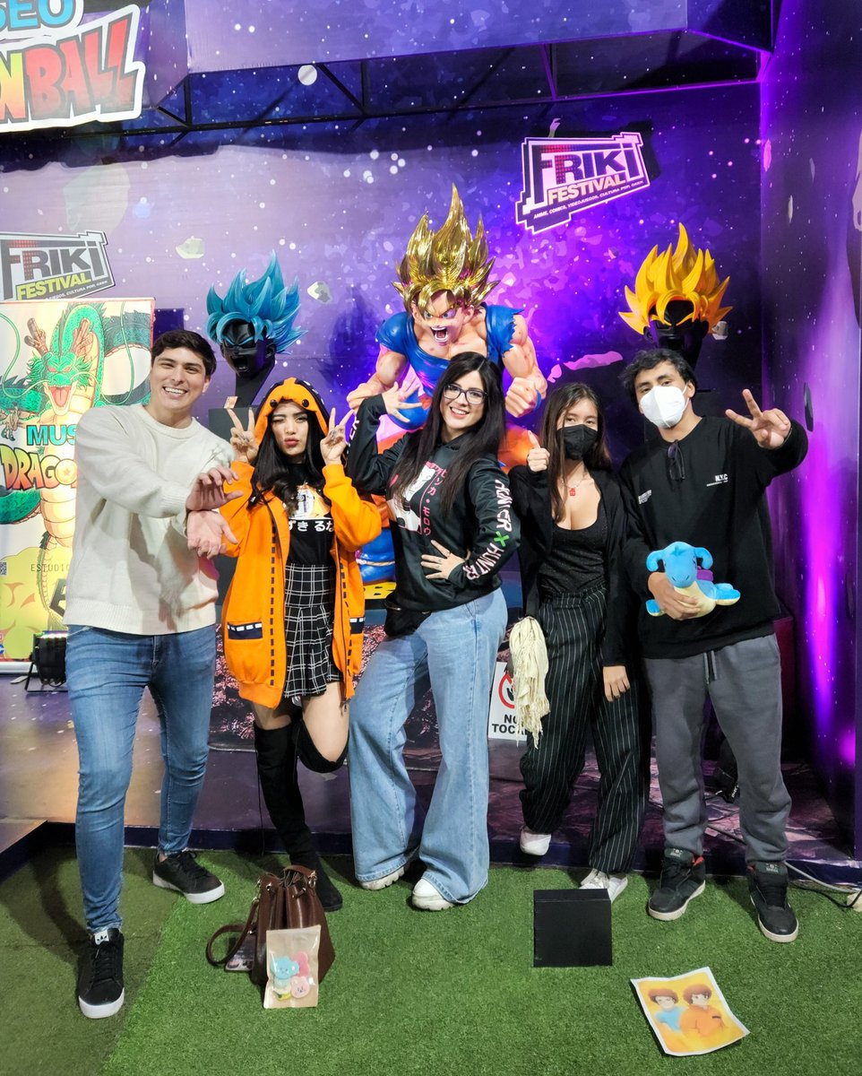 peruvianhousetv's tweet photo. Modo frikis 🤪 en el #FrikiFestival 🎊 ¿Adivinan quién es el o la más #otaku de la #PeruvianHouse 🇵🇪? 🤔 https://t.co/6Ot0OLuyLh