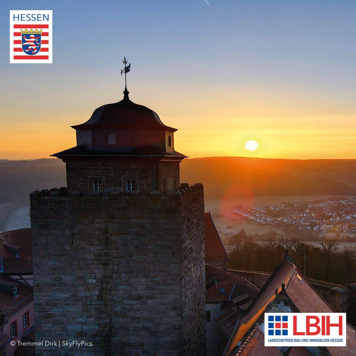 FinanzenHessen's tweet photo. Kennt Ihr schon die Karriereseite des Landesbetriebs Bau und Immobilien #Hessen (#LBIH) auf Instagram? Folgt jetzt der @lbih.karriere, um nichts zu verpassen!🎉 By the way: Wer uns noch nicht auf #Instagram @finanzenhessen folgt, kann es jetzt sofort nachholen !😉👀 https://t.co/YwaoMDTnUJ
