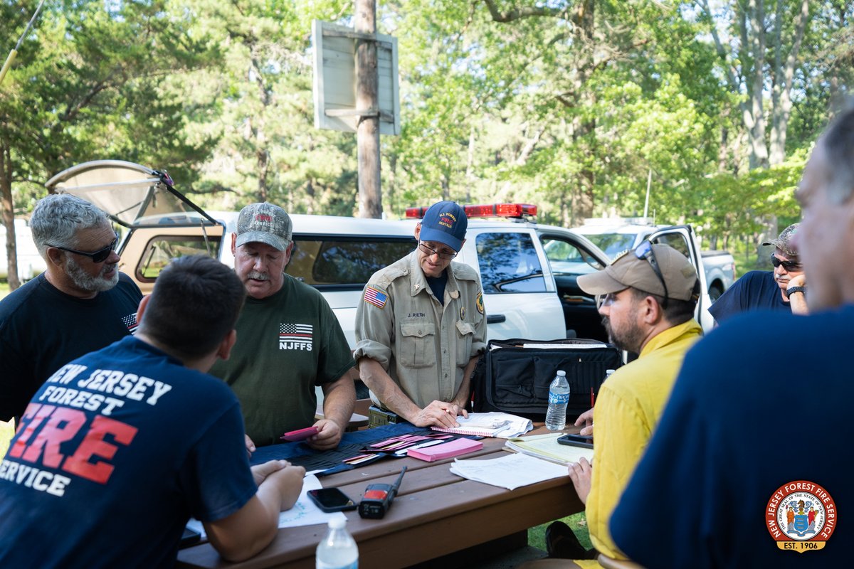 njdepforestfire's tweet image. WILDFIRE UPDATE: Brendan T Byrne State Forest – Brickworks Wildfire – Manchester and Woodland Townships

At 10 a.m. Monday, June 27, the New Jersey Forest Fire Service has achieved 100 percent containment of a 315-acre wildfire near Pasadena Road in Brendan T. Byrne State Forest.