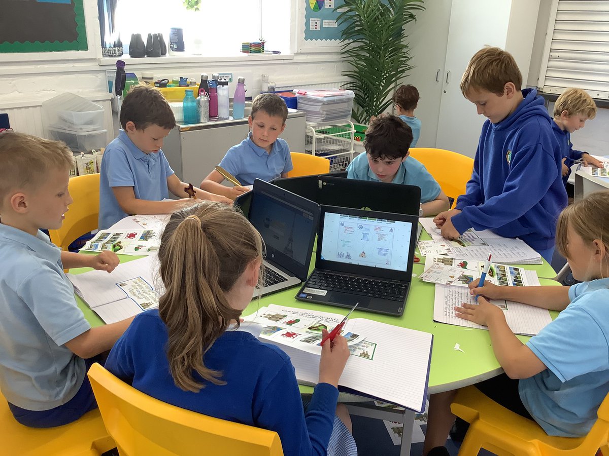 llanrhidianp's tweet photo. Pod Pysgodyn making good progress on their castles IQ! I wonder why we have so many castles in Wales⦠#LlanPysgodyn #LlanIQ #LlanHum #LlanCynefin https://t.co/5YN1rxbUXY