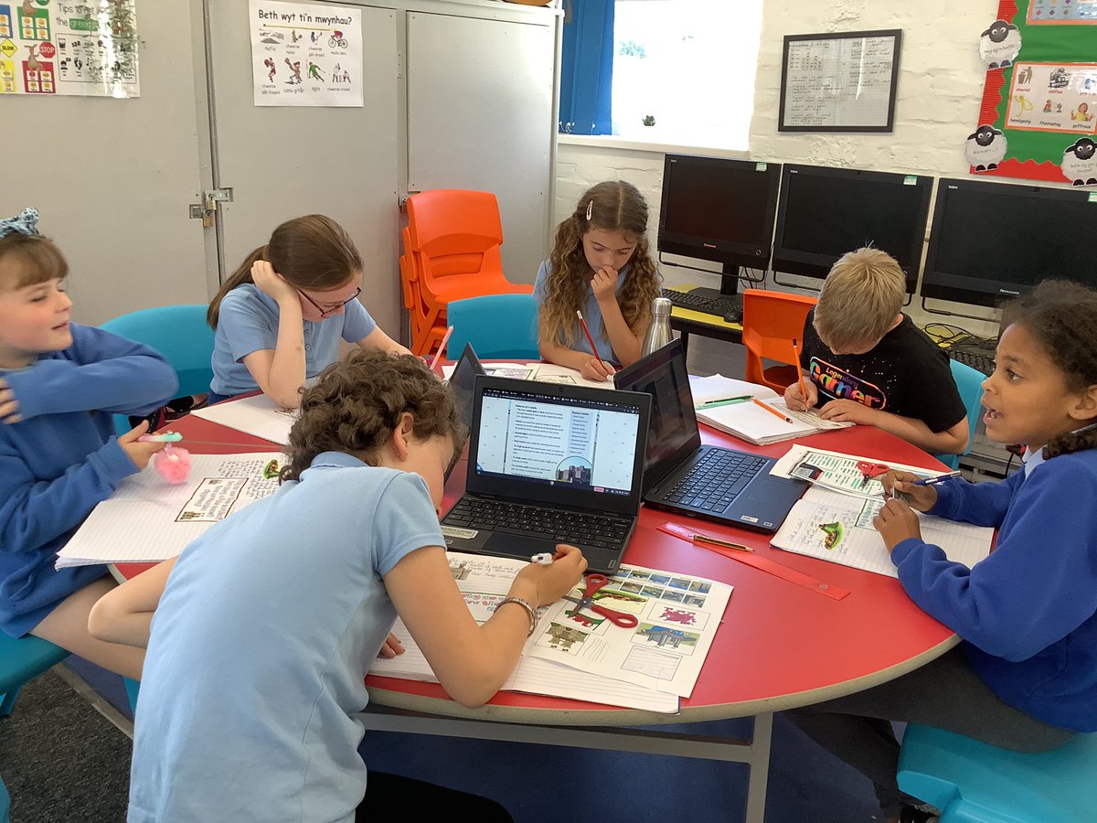 llanrhidianp's tweet photo. Pod Pysgodyn making good progress on their castles IQ! I wonder why we have so many castles in Wales⦠#LlanPysgodyn #LlanIQ #LlanHum #LlanCynefin https://t.co/5YN1rxbUXY