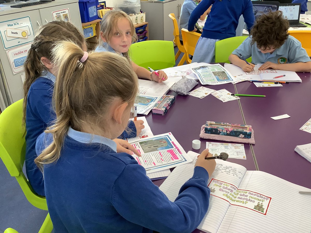 llanrhidianp's tweet photo. Pod Pysgodyn making good progress on their castles IQ! I wonder why we have so many castles in Wales⦠#LlanPysgodyn #LlanIQ #LlanHum #LlanCynefin https://t.co/5YN1rxbUXY