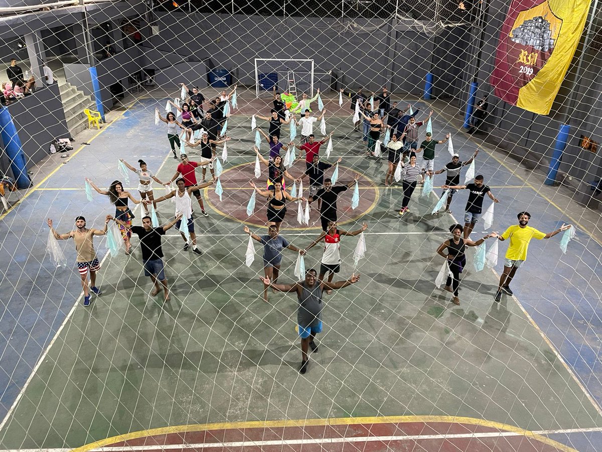 MaltaRayssa's tweet photo. Apresento a vcs... Quadrilha Estrela Dourada 🥰💃🕺🌟
Mestre: 15zinho e elenco da quadrilha 🥰 
2022 é fogo no parquinho com essa galera ae 🕺💃 https://t.co/cbLewlzERb