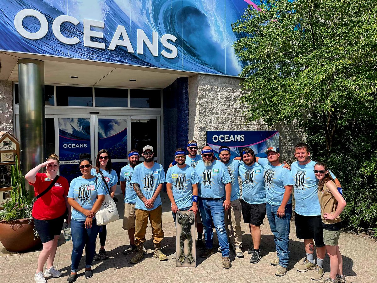StructuredL's tweet image. Last week the team was able to volunteer a little time and assist the Indy Zoo with some late spring (summer) cleaning for the Go All in Day 2022! 
We love having the opportunity to give back to the beautiful communities we work in! 
#goallinday #unitedway #stingrayfeeding
