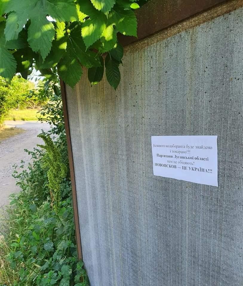 kardinal691's tweet photo. Hey #Putin,remember what the #french #Resistance did to #Nazis in #WW2?
#Guerrillas in #Luhansk region put up leaflets with warnings for the invaders
"#Partisans of Luhansk region reminded the #occupiers & #collaborators in the glorious city of #Novopskov that only death awaits https://t.co/IvcN4eTgeb