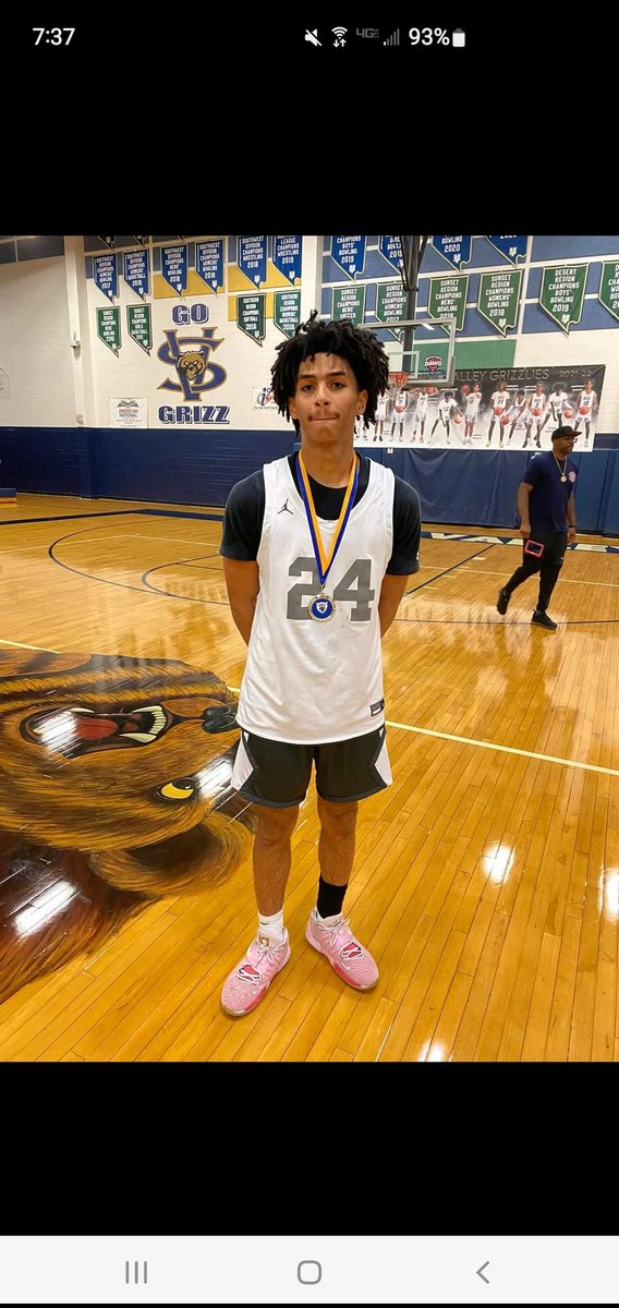 Awet54874546's tweet photo. Spring Valley 5-0 this weekend and won the Diamond championship against Liberty. Alijah made all tournament team and won the MVP. He averaged 29 pts and 8 assist . #putrespectonmyname #abrickatatime #WhyNot @ChosenPremier @theballdawgs @SV_Grizzlies @valerieinhoops @PHCircuit https://t.co/aGWLwhDdvX