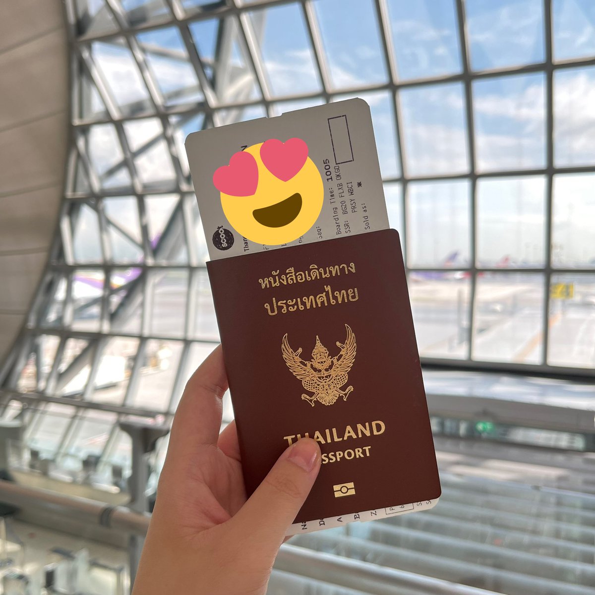 SutTha_Aum's tweet photo. ✈️ เธรดรวม #รีวิวสิงคโปร์ 🇸🇬 4วัน3คืน (17-20 มิ.ย) ขึ้นเครื่อง ไปต่างประเทศครั้งแรกก็ง่ายมากๆๆ เข้าประเทศก็ง่ายแสนง่าย มีแค่พาสปอร์ตก็ถือผ่านตม.ได้สบายๆเลยย ติดตามรีวิวต่างๆได้ในเธรดนี้ค่า👇🏻👇🏻 https://t.co/TH1nixH5kF