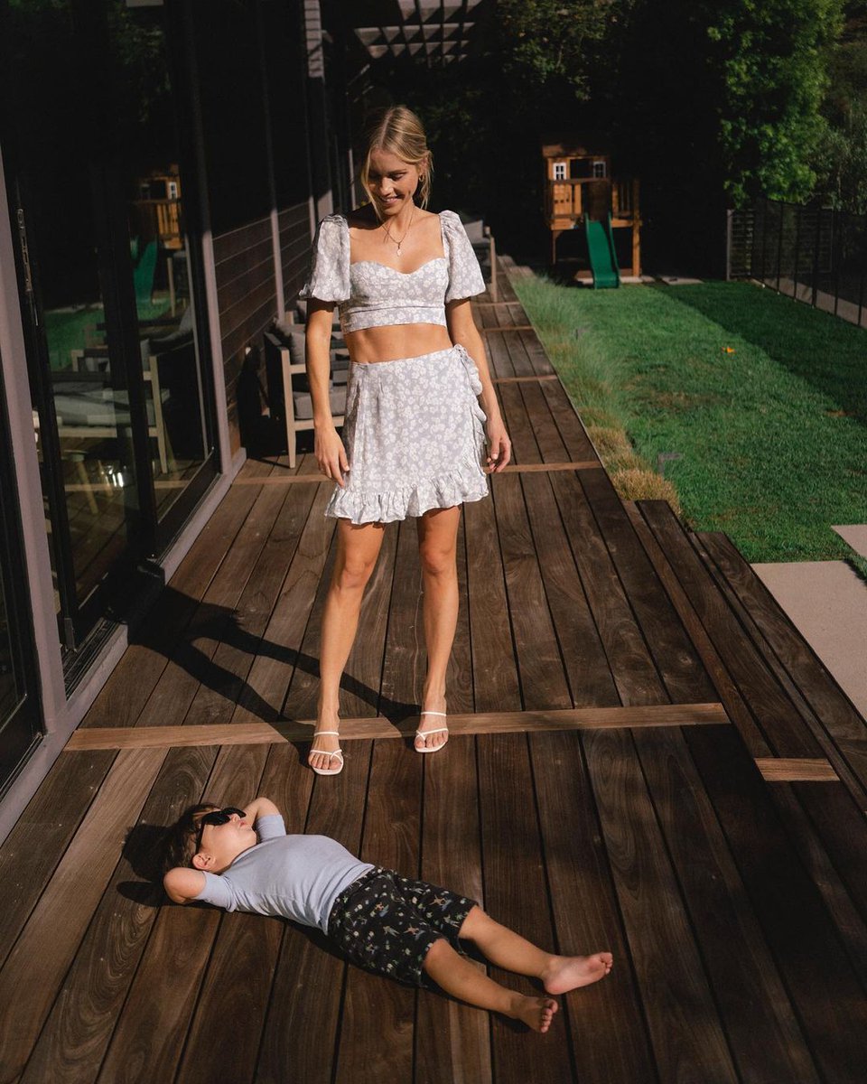 CHoltSource's tweet photo. 📷| #INSTAGRAM claireholt "Was hoping JJ would tell me I looked pretty (like I’ve trained him to) but he wasn’t having it @reformation #refbabe". https://t.co/vVr63DRu6p