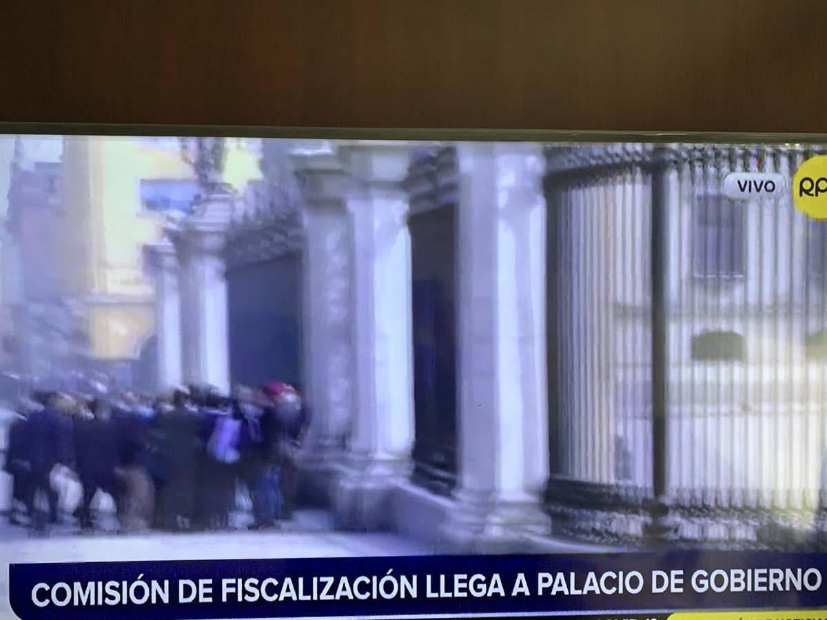 AlcortaLourdes's tweet photo. INACEPTABLE… INACEPTABLE MÁS QUE VERGOZOSO !!! Una IGNOMINIA al pueblo peruano. Acá no hay ideologías. La PNP no puede impedir el paso a ningún congresista en funciones. MENOS a una Com. Esto merece la CENSURA inmediata dl minis Int, dl Direc Gral d la PNP y él d palacio. 1/2 https://t.co/MGxf7xpVFt
