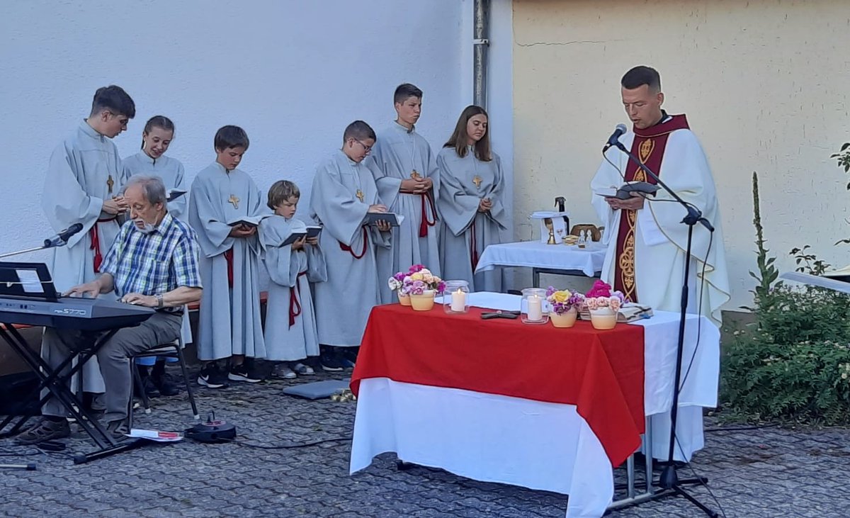 SachLicht's tweet photo. #Johannisfeuer🔥 und #Patrozinium in Lichtenau am 25.06.2022 https://t.co/6jguFoBFLe