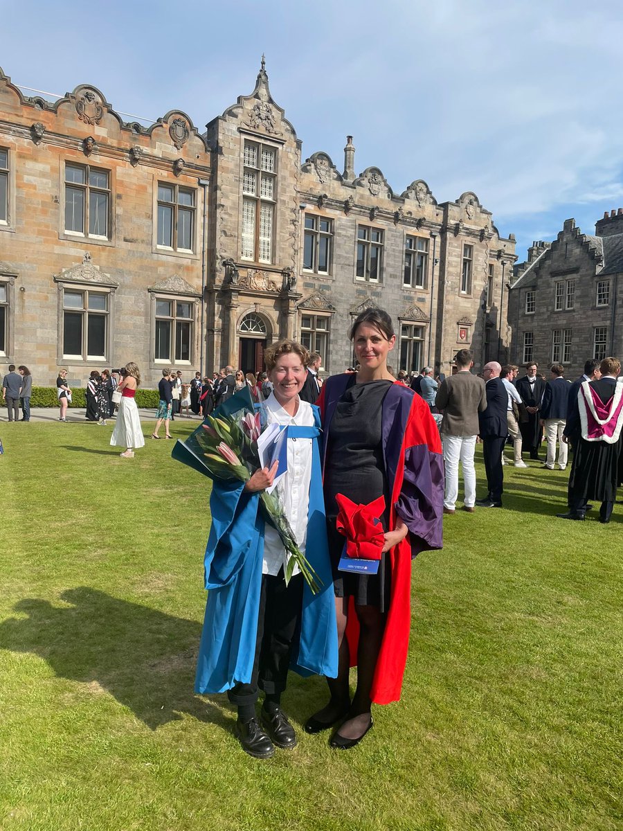 evcrabtree's tweet photo. At long last, my PhD graduation!! The biggest thank you to my outstandingly supportive and inspiring supervisor @efbond, and to the best bunch of PhD friends I could ever wish for - @DaryaTsymbalyuk @AbozaidahmedM @KKarunika to name a few - so grateful to you all! 💚💚💚 https://t.co/9prsJwGAKK
