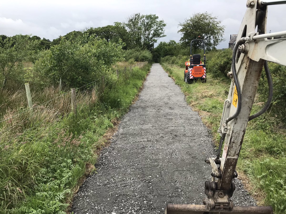 pattrace's tweet photo. Resurfacing paths to get them up to standard at Ennerdale Bridge Western Lakes #LakeDistrict @LakesRangers https://t.co/yTmXXiQCk3