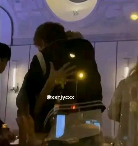 lalisa_igstory's tweet photo. Park bogum and Lisa spotted during Dinner Party sitting next to each other
#LISAXCELINE #ParkBoGumXCELINE #CelineFashionShow #CelinePFW22 #celinenumero https://t.co/CZtyYWKHMd