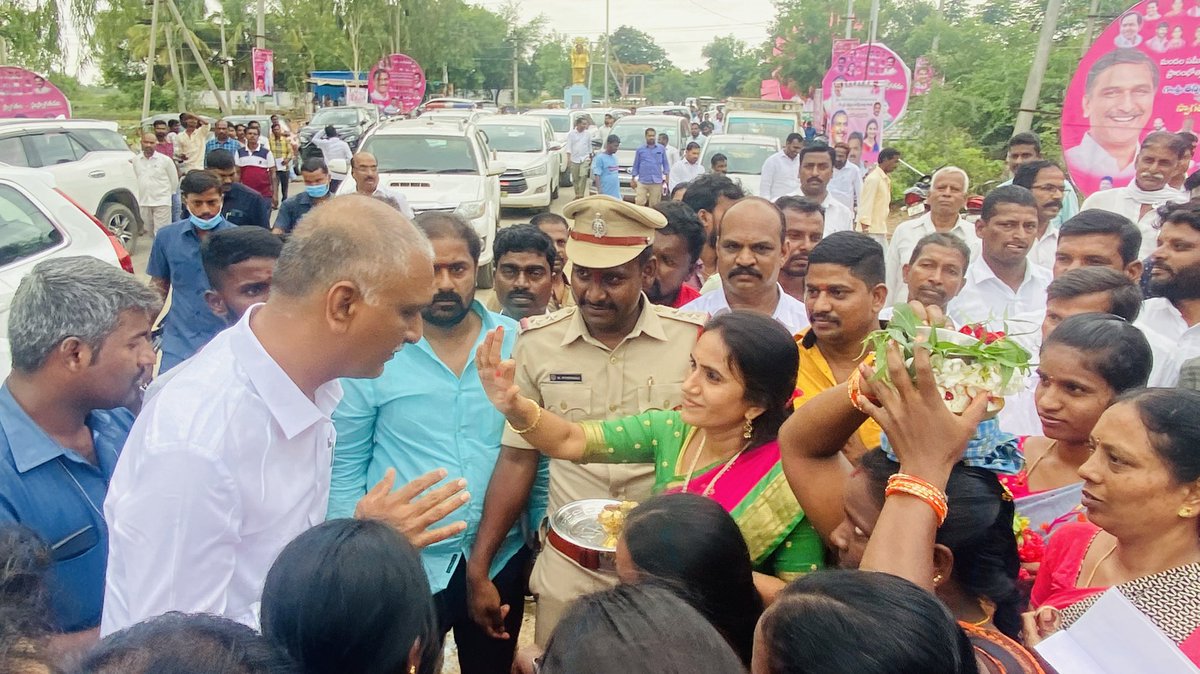 CMR_INC's tweet photo. Hon’ble Minister @trsharish anna garu inaugurated #Rythuvedika at KondaPak & laid foundation stone for #IOC building worth of 5cr & road widening of 3Cr 40Lks #MLC Yadavareddy #FDC chairman prathapreddy #DCCB chairman Devenderreddy #MPP #MPTCs #Sarpanchs & leaders participated. https://t.co/4h0vw36eH6