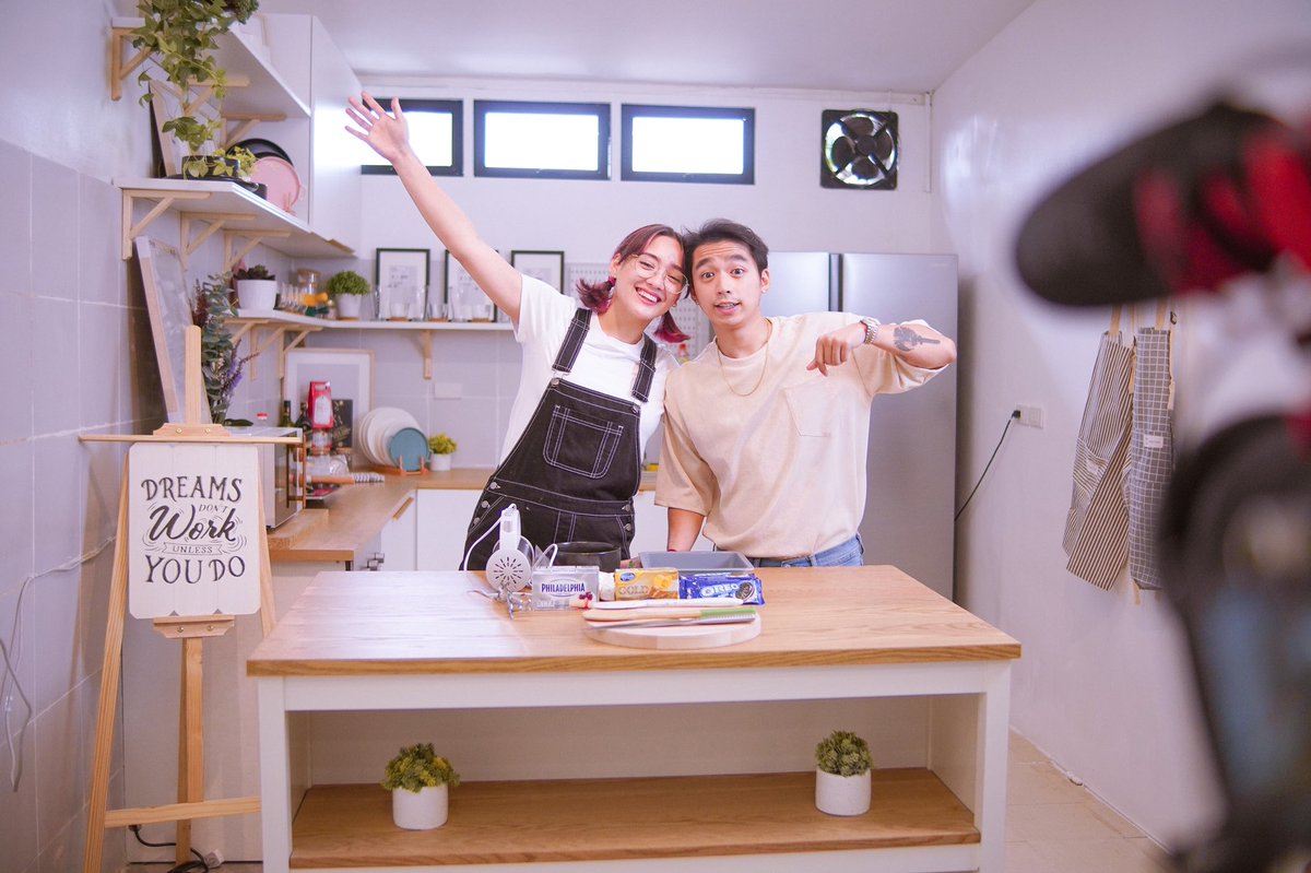aryannaepperson's tweet photo. cooking up a lil sumthin sumthin w @reicarlow_ 🥰 https://t.co/QjxeFjhg4Q