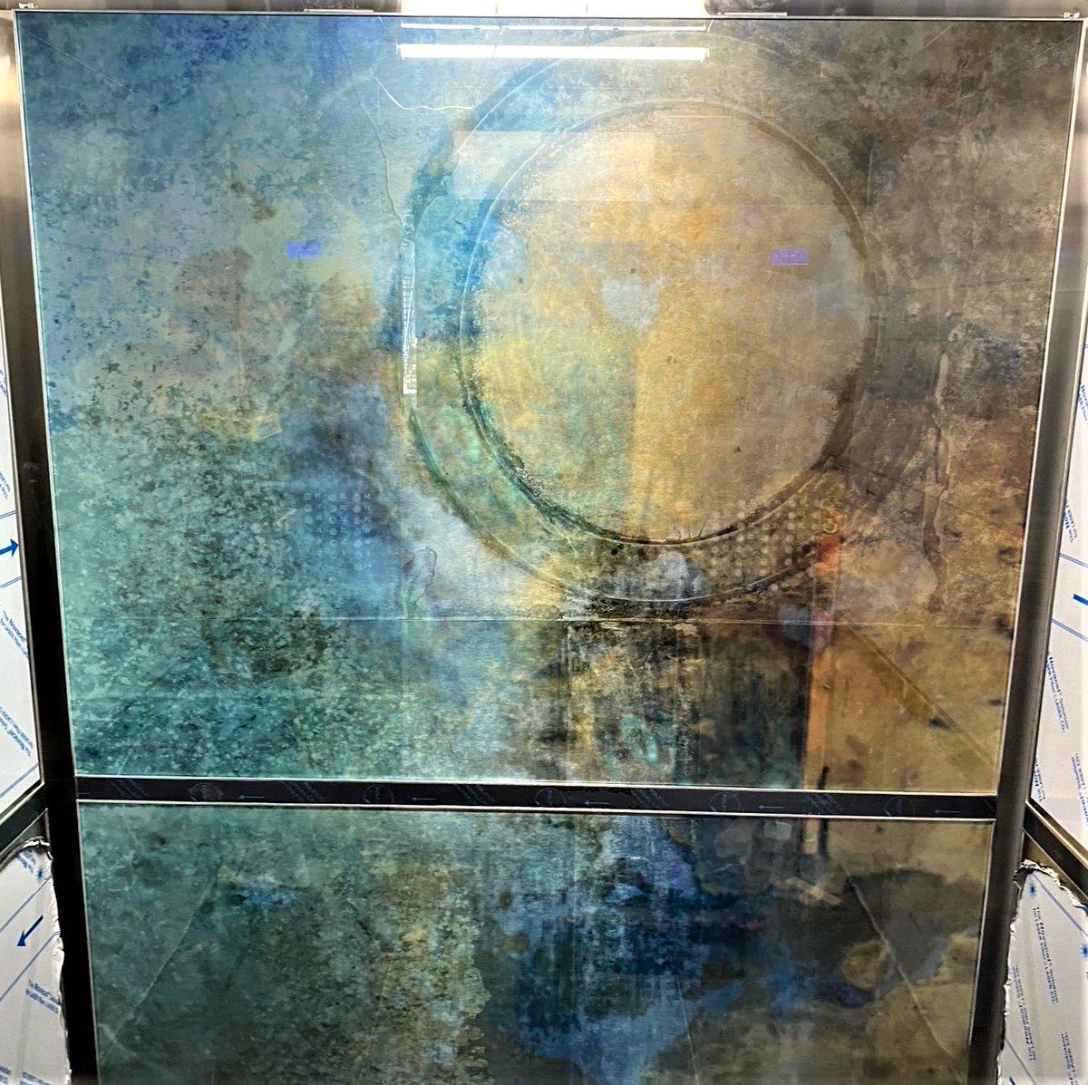 Bold accent wall at #57Spadina! Custom artwork behind #Starphireglass. Can't wait to see the final results! Proud to be a part of the project. #Tricon#Deltera#elevator#elevators#elevatorselfie#architecture #elevatorworld#lifts#design#elevatortech#elevatorconstructor