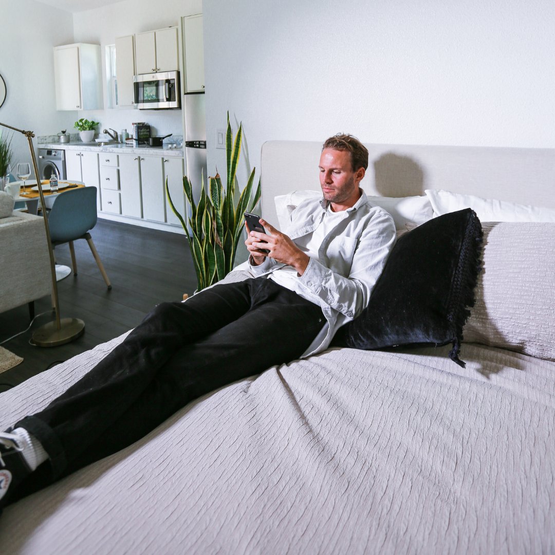 uniteddwelling's tweet photo. Living large in an accessory dwelling unit! Even with smaller square footage, there is still plenty of room to sit back, relax and enjoy the good life. 😎

With United Dwelling, building a small house in your backyard is easy. Visit https://t.co/KrPDzH6wgd to learn more. https://t.co/fB2JsFoLJp