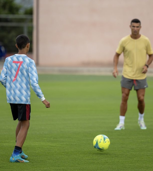 Ronaldo ne lâche pas son fils, même en vacances - Football.fr