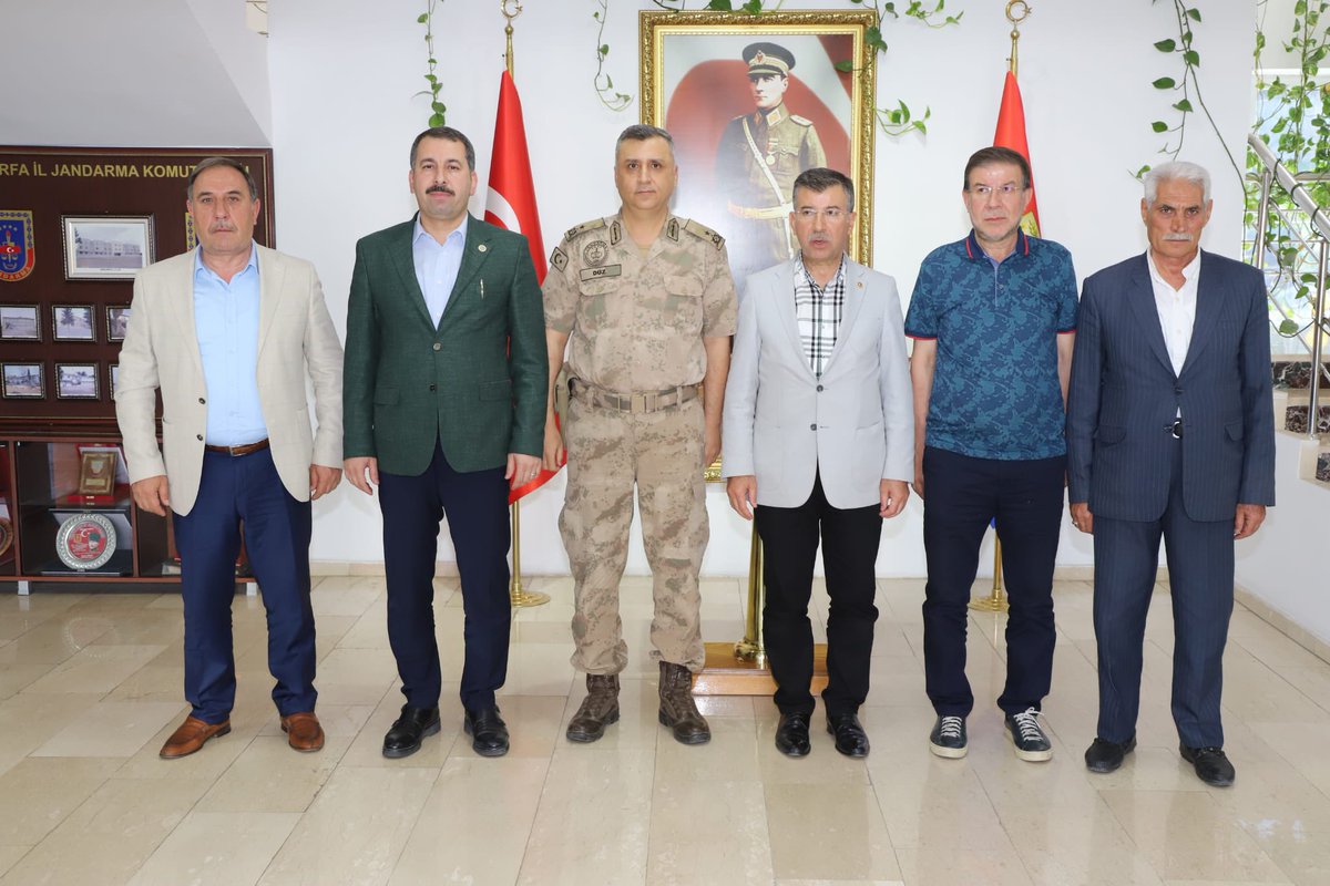 malicevheri's tweet photo. Karaköprü Belediye Başkanımız @MetinBaydilli ile birlikte İl Jandarma Komutanı Tuğgeneral Metin Düz'ü ziyaret ederek ilimizin emniyet ve asayişi hakkında bilgi alışverişinde bulunduk. https://t.co/GFWwD2UgC9